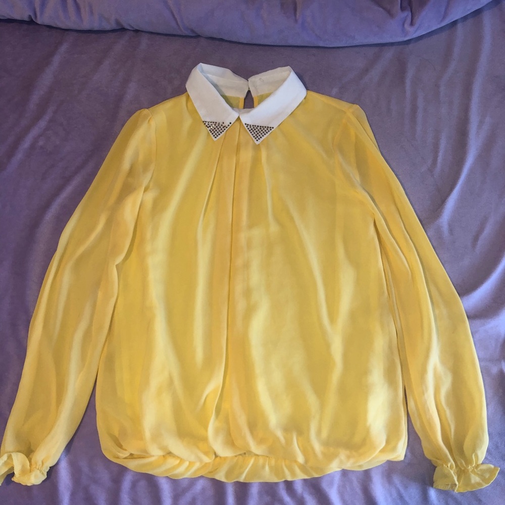 yellow blouse w/ white collar